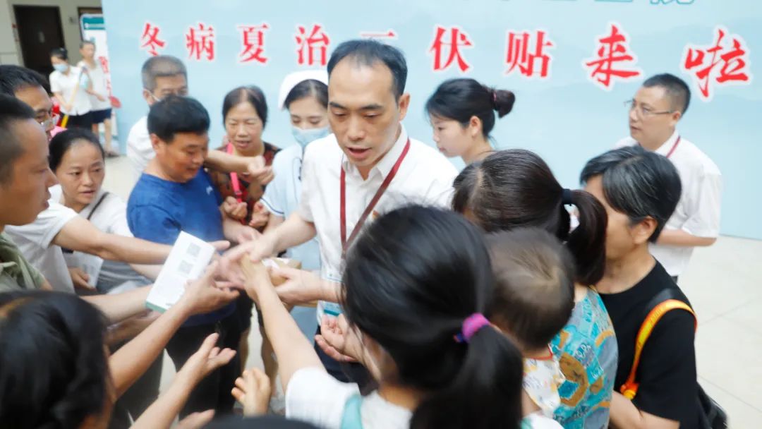 西南医大中医院“三伏贴” 千名市民闻讯而来(图2) 微信图片_20230713095704.jpg